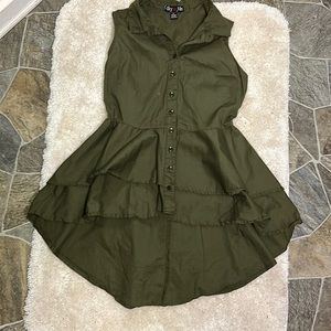 Sleeveless button up shirt